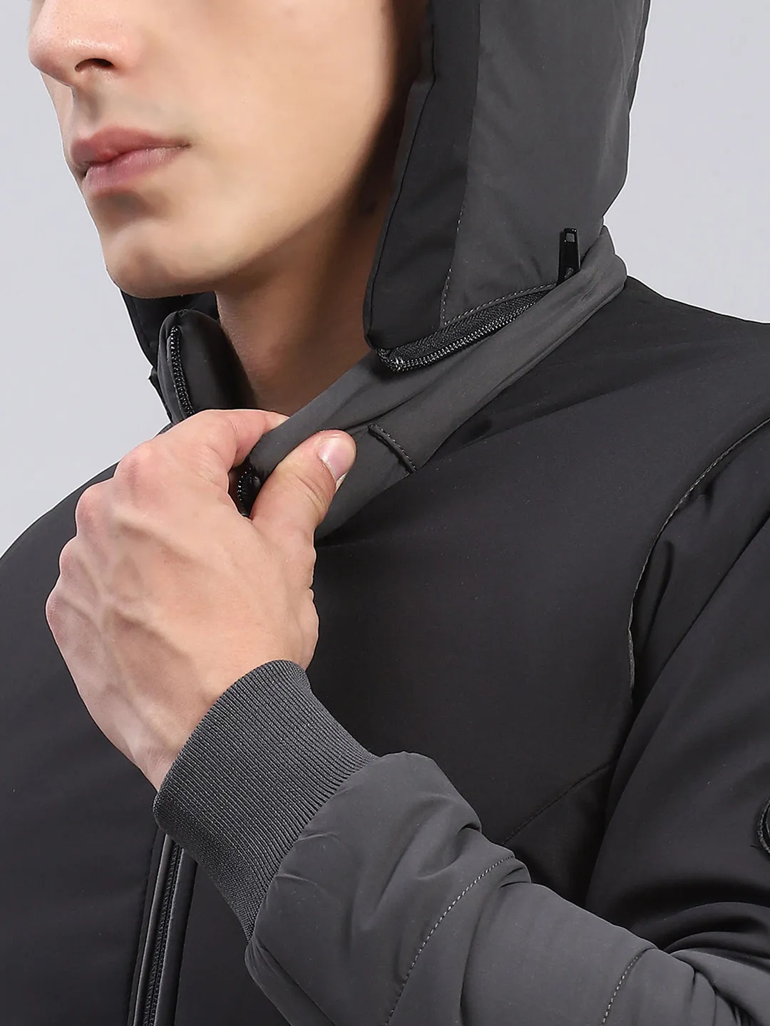 Men Black Solid Hooded Full Sleeve Jackets