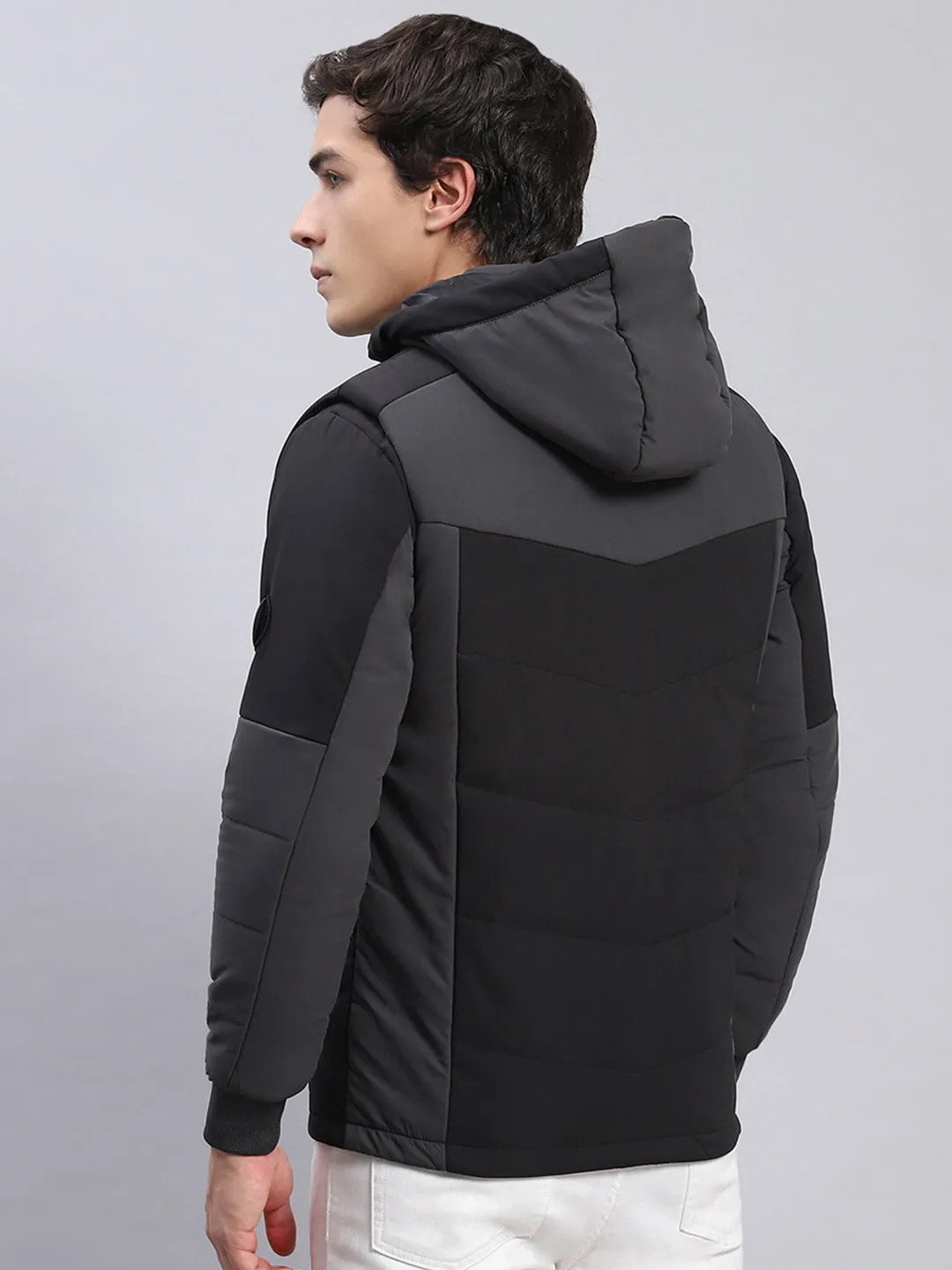 Men Black Solid Hooded Full Sleeve Jackets